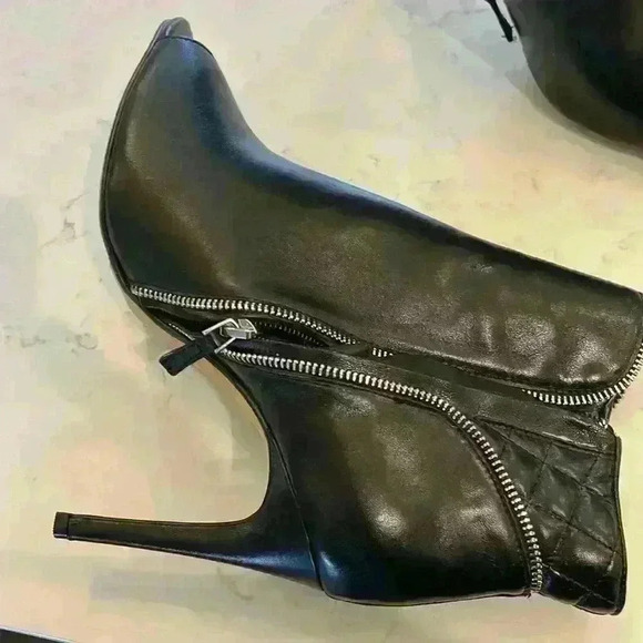 Super cute Halogen  peep toe black booties .  Size 9M New without tags - Picture 2 of 5